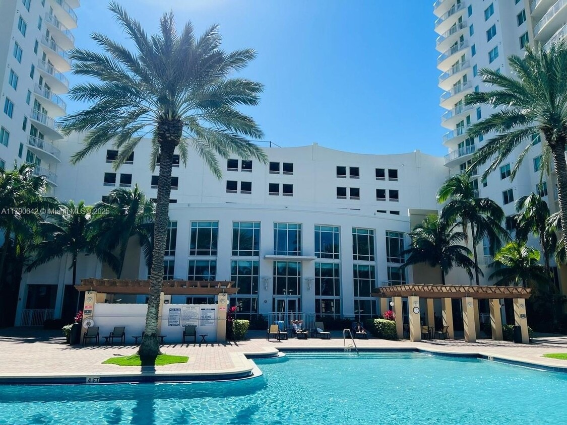 Primary Photo - 1745 E Hallandale Beach Blvd