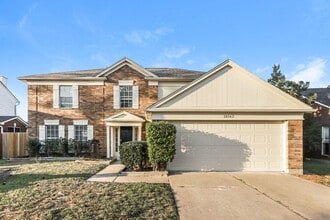 Building Photo - 18162 Holly Green Dr