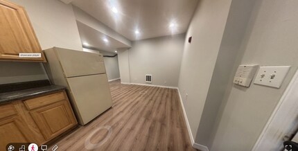 Building Photo - 1004 S 52nd St