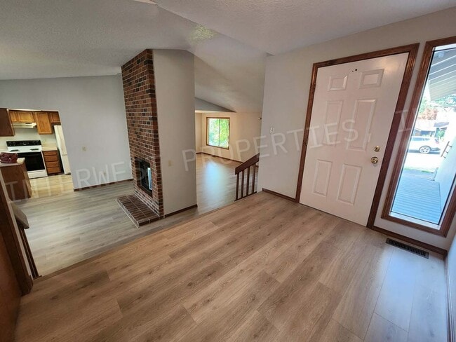 Building Photo - 3 bd 2ba Ranch Style Home with Deck, Fence...
