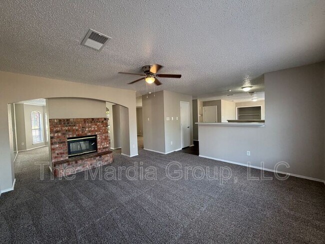 Foto del edificio - 904 Shady Brook Ln