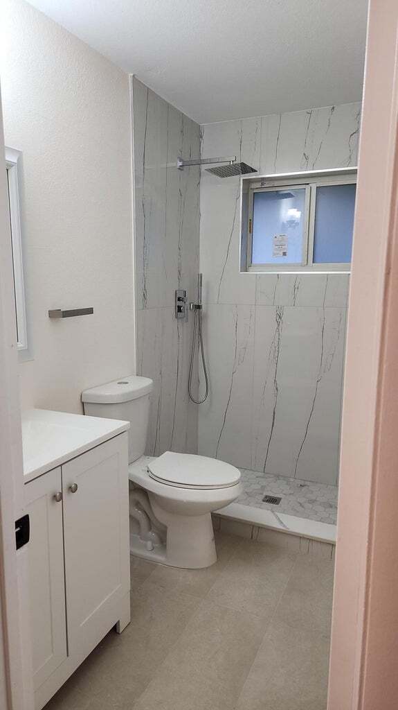 Foto del edificio - 4946 Canal Dr