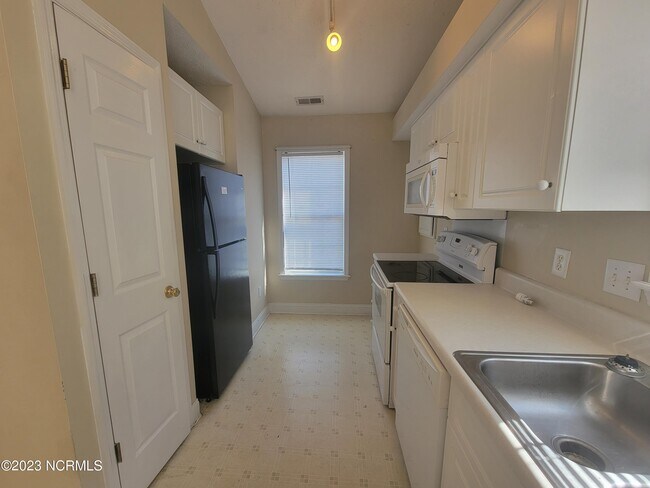Building Photo - 105 Moses Griffin Ln