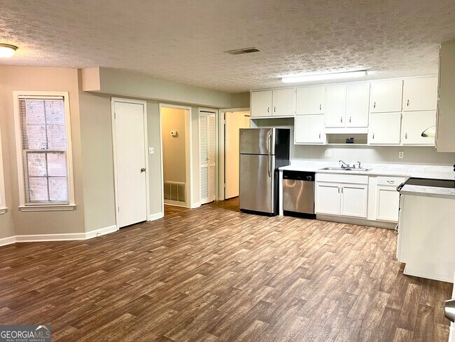 Building Photo - 160 Hunters Ln