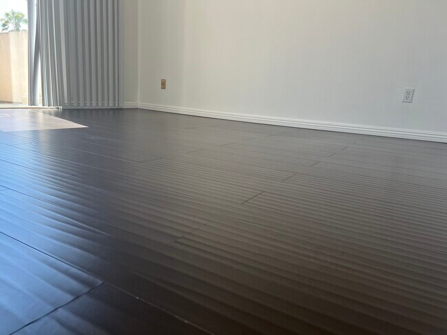 Laminate flooring - 1281 Cabrillo Ave