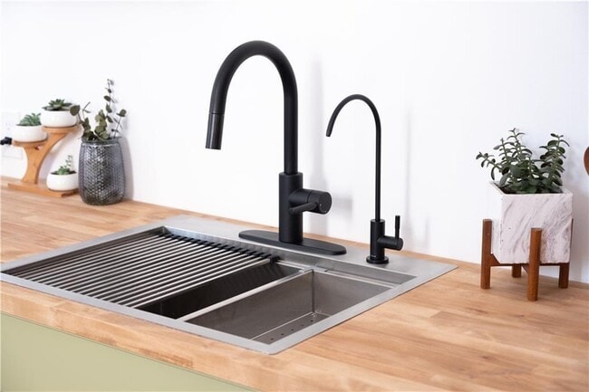 Building Photo - 34 Farewell St