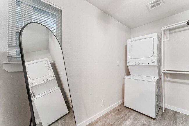 Foto del edificio - 1211 W 8th St