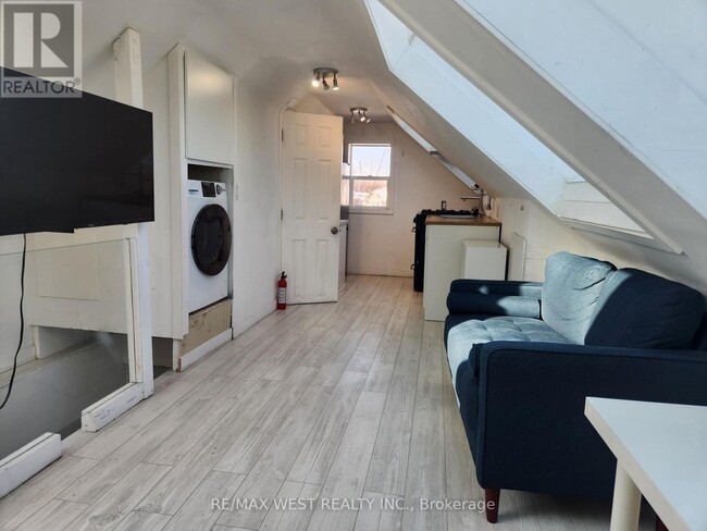 Photo du bâtiment - 32 Pritchard Ave