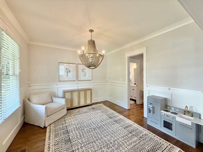 Building Photo - Stunning 3BD, 2.5BA Downtown Raleigh Home ...