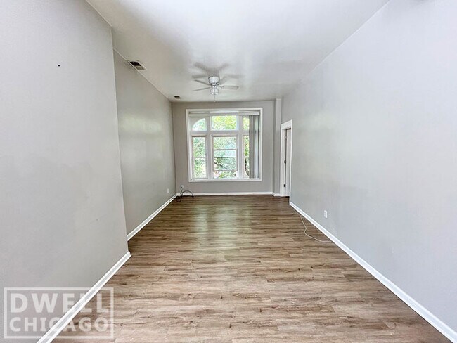 Foto del edificio - 2135 S Fairfield Ave