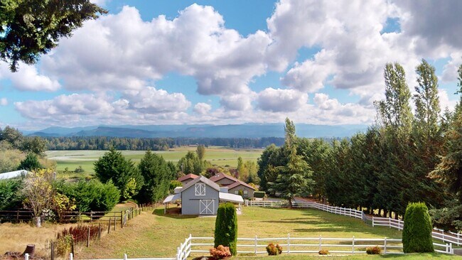 Foto del edificio - Bring your horse! Beautiful 3 bedroom 3.5 ...