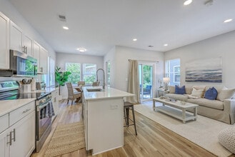 Building Photo - 5752 Pilgrim Ave