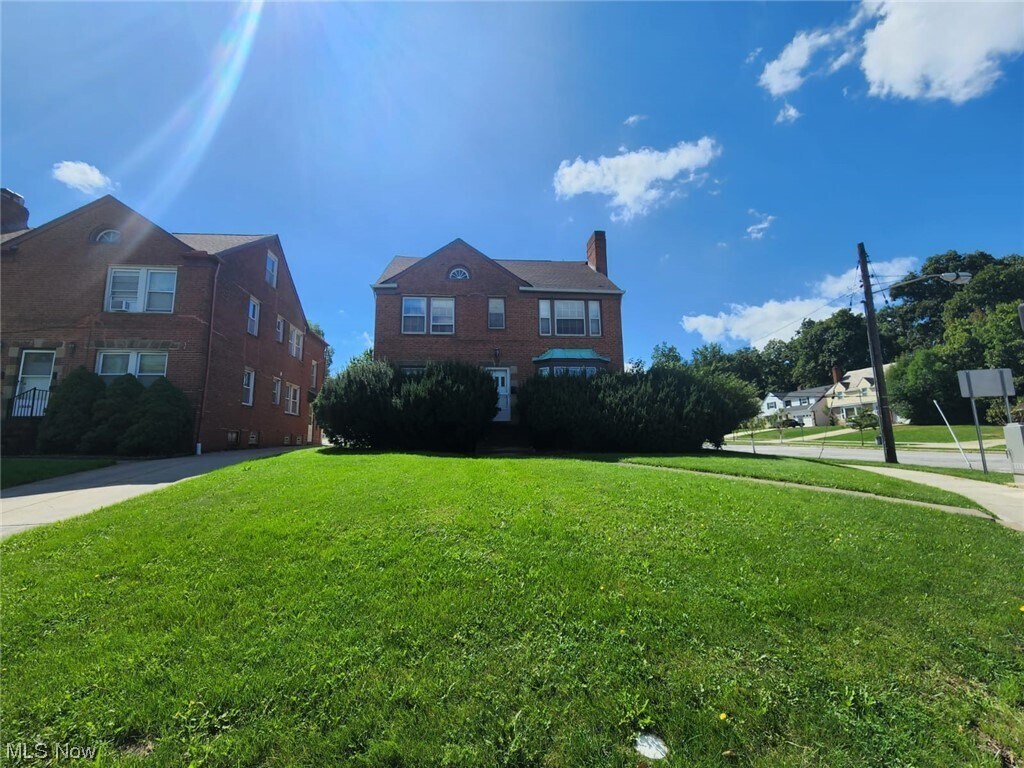 14322 Cedar Rd Unit 3rd Floor, Cleveland, OH 44121 Room for Rent in