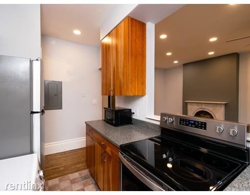 Building Photo - 2 br, 1 bath  - 37 E Springfield St Apt 4