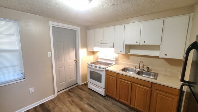 Foto del edificio - 602 S Hendry Ave