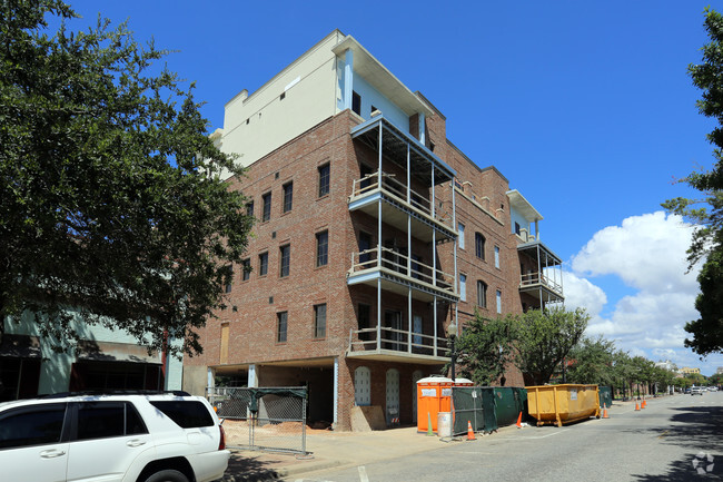 Building Photo - 701 S Palafox St