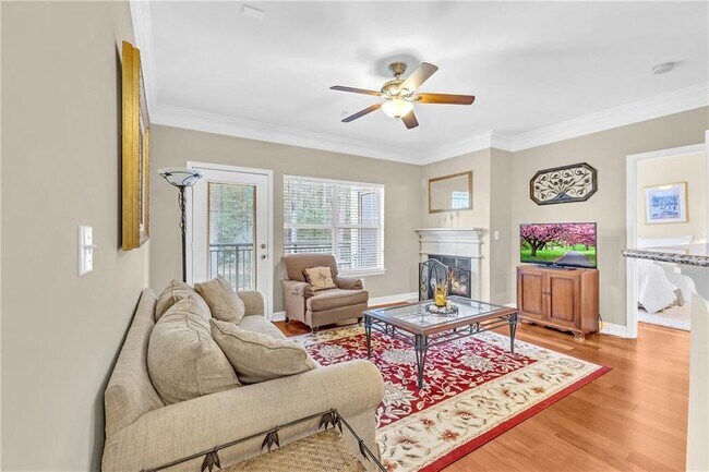 Building Photo - 5559 Glenridge Dr