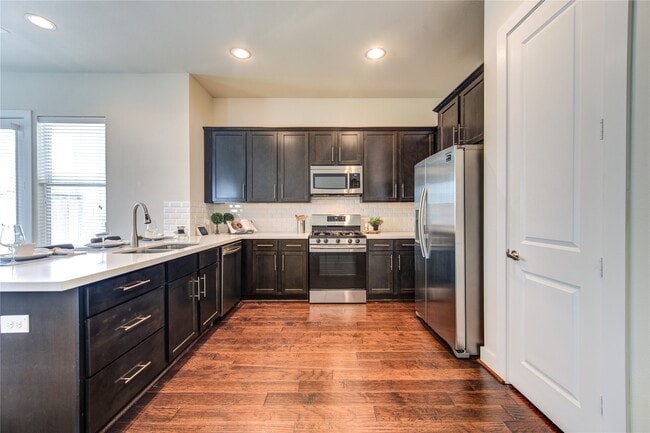 Building Photo - 8803 Hollister Pine Ct