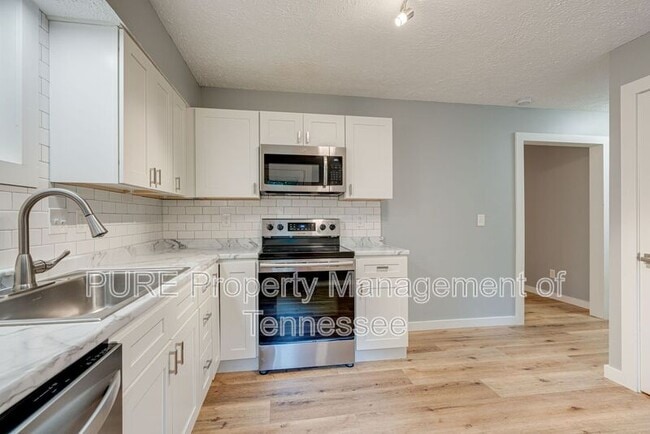 Building Photo - 620 Maplewood Ln