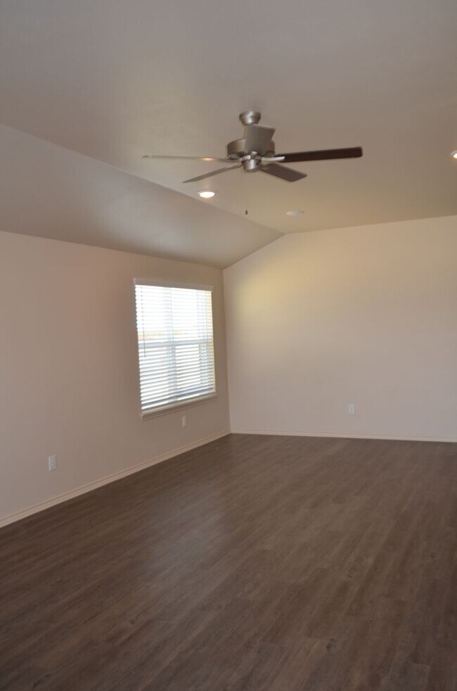 Foto del edificio - 1021 Cline Dr