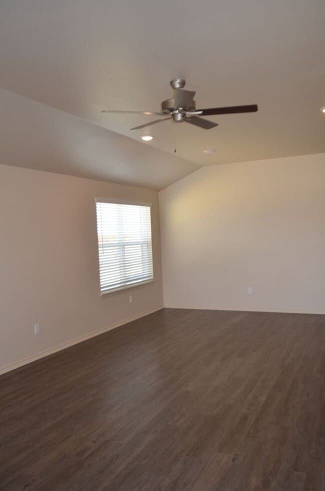 Building Photo - 1021 Cline Dr