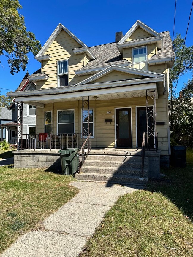 Building Photo - 1334 Peck St