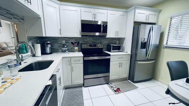 Building Photo - 15378 Lakes of Delray Blvd