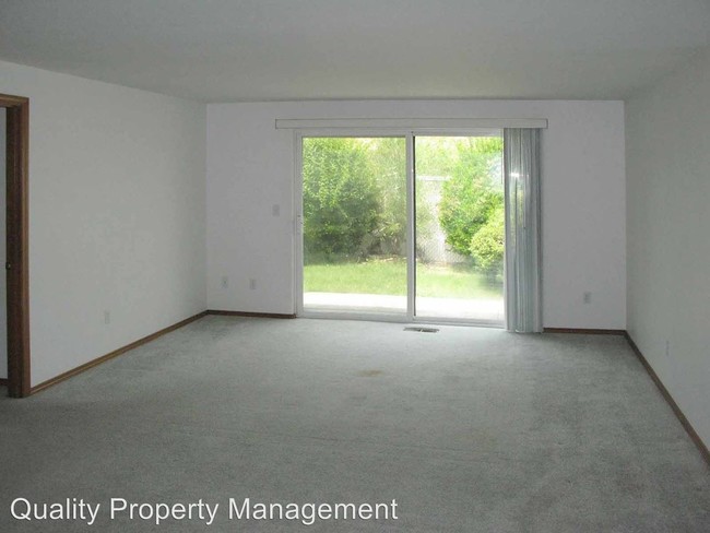 Building Photo - 1049 Hopkins Rd