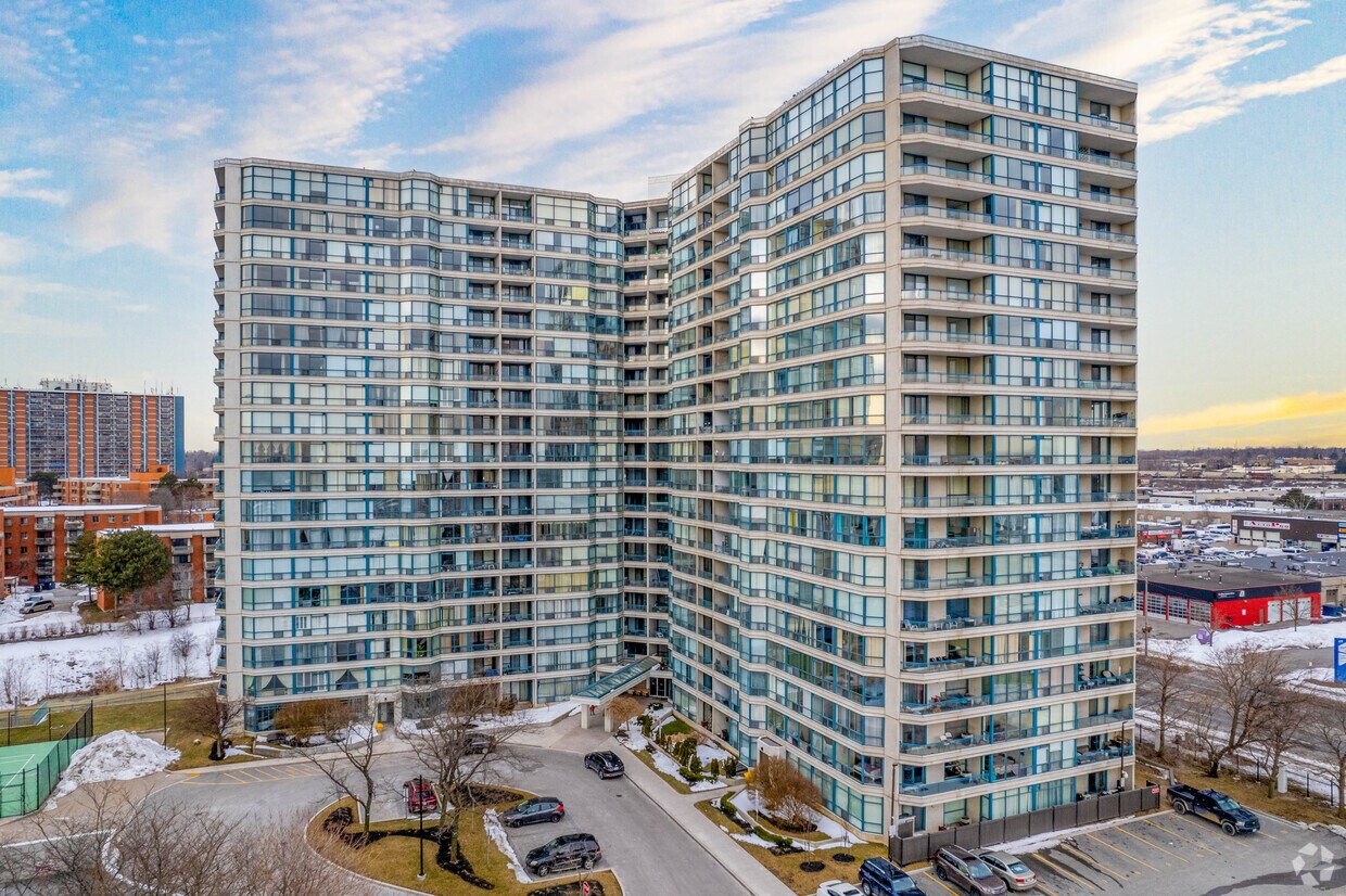 Photo principale - 4725 Sheppard Ave