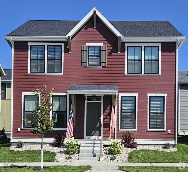 Building Photo - 6133 Farmstead Ave