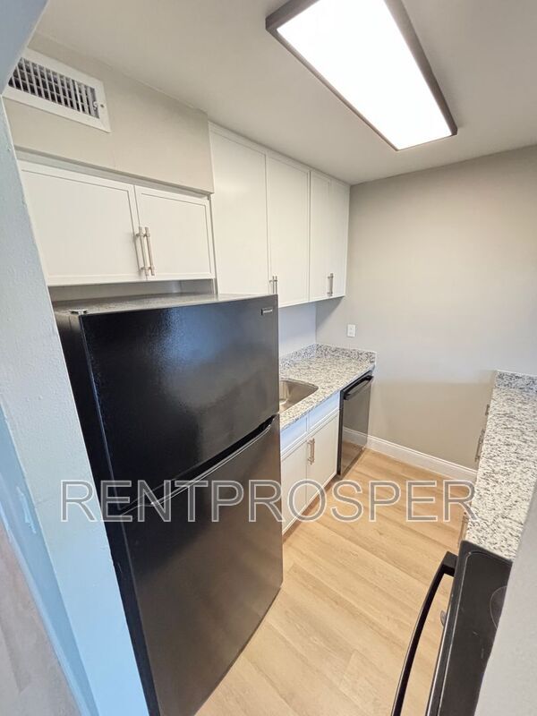 Building Photo - 5317 Curry Ford Rd