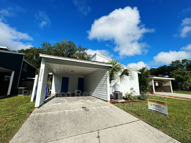 Primary Photo - 3571 Raintree Ct