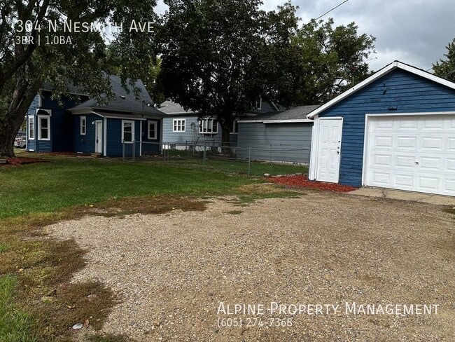 Building Photo - Affordable 3 Bed/1 Bath with Garage and Fe...