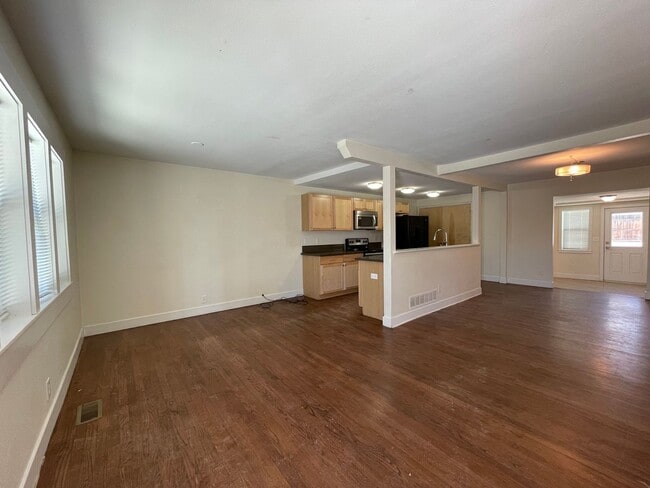 Building Photo - $0 DEPOSIT OPTION! 3 BED/2 BATH IN DELMAR PARKWAY