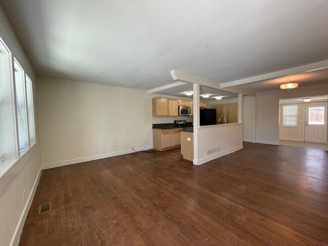 Foto del edificio - $0 DEPOSIT OPTION! 3 BED/2 BATH IN DELMAR PARKWAY