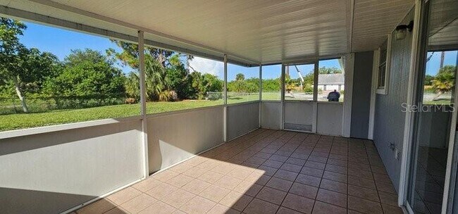 Foto del edificio - 7855 W Price Blvd