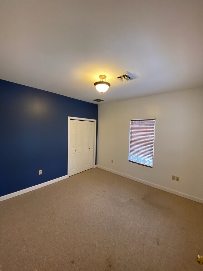 Building Photo - 17 Berryblue Ct