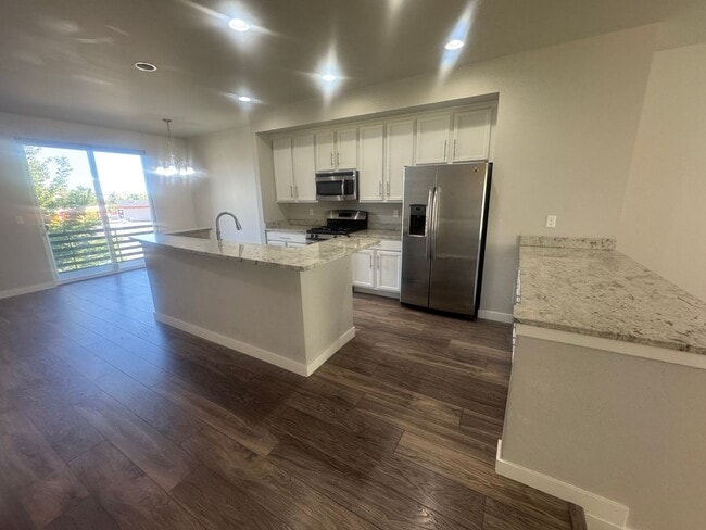 Building Photo - Incredible Herriman Townhome for rent!