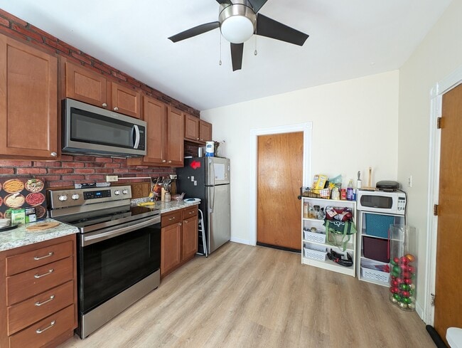 Building Photo - 35 Pearson Rd