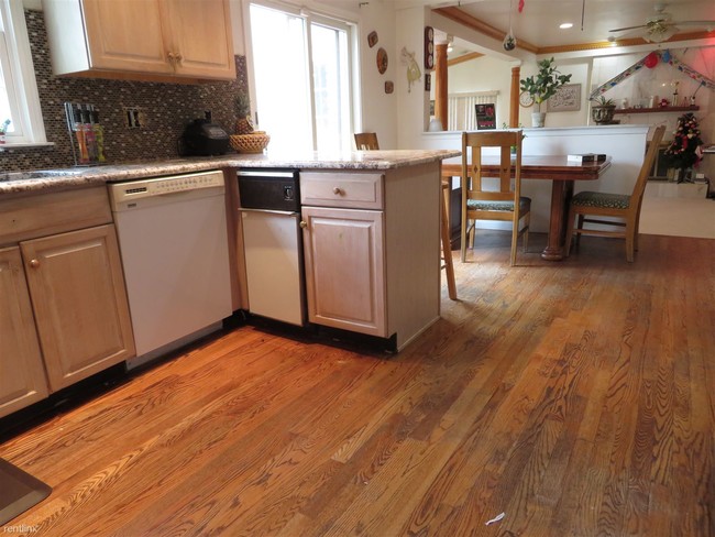 Building Photo - 32 Westbury Dr