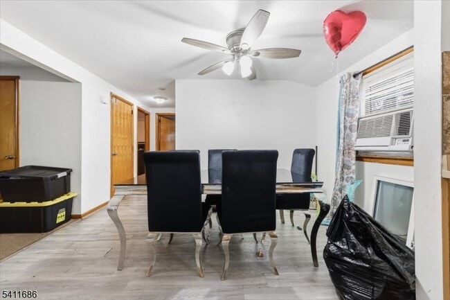 Foto del edificio - 42 Bergen Blvd