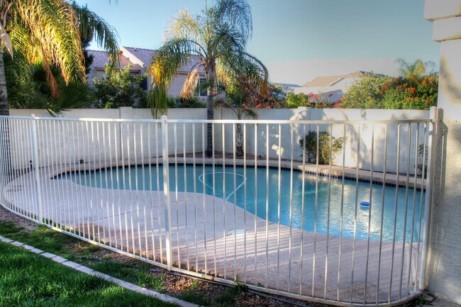 Foto del edificio - 9361 E Pine Valley Rd