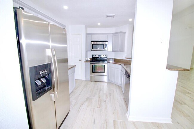 Foto del edificio - 2610 Chimneystone Cir
