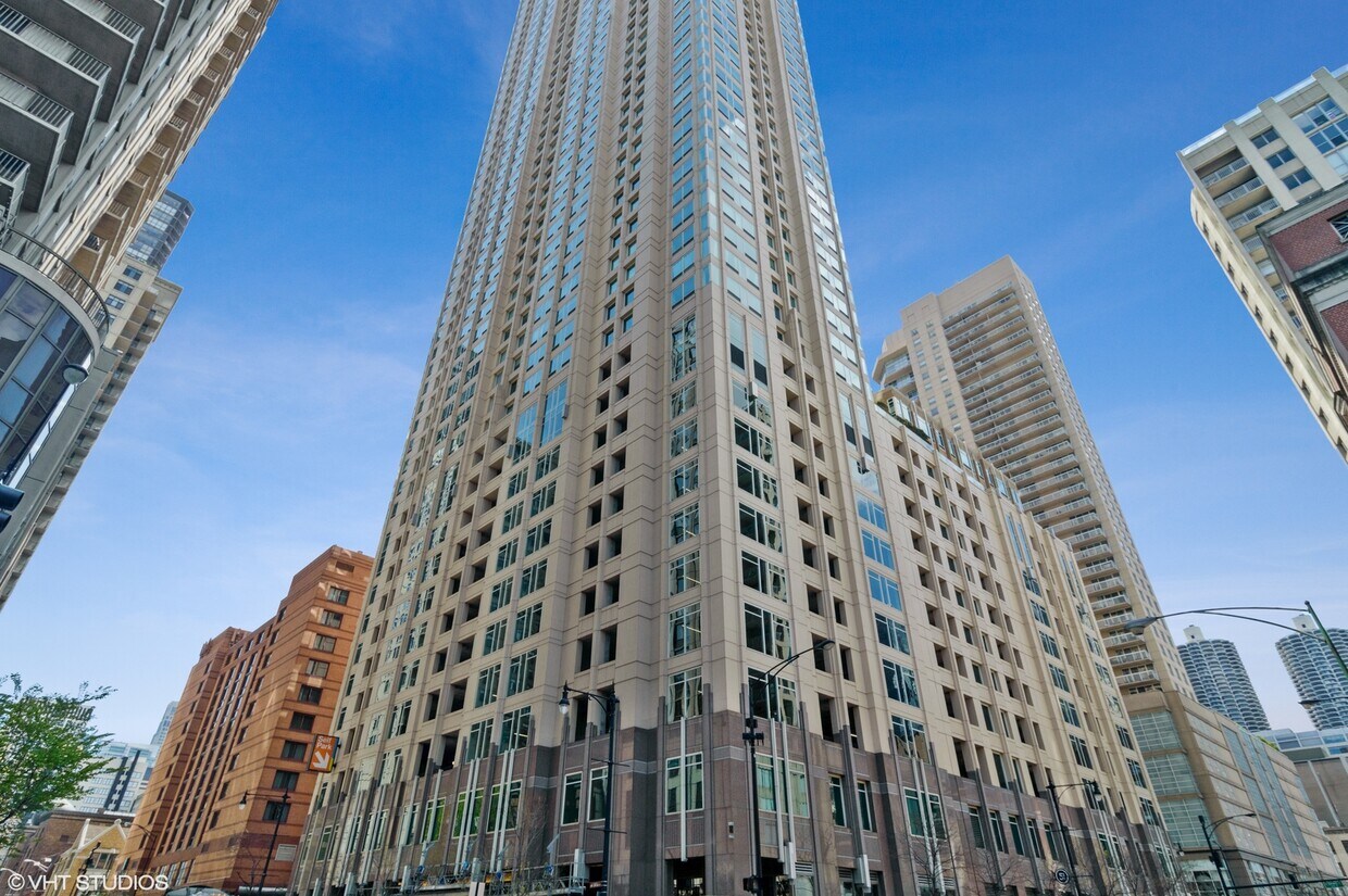 Primary Photo - 33 W Ontario St