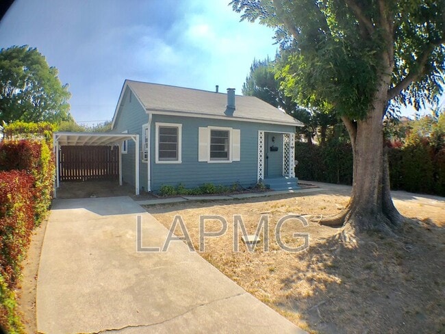 Building Photo - 6202 N Muscatel Ave
