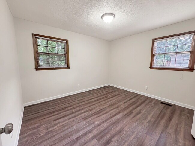Foto del edificio - Available Immediately!