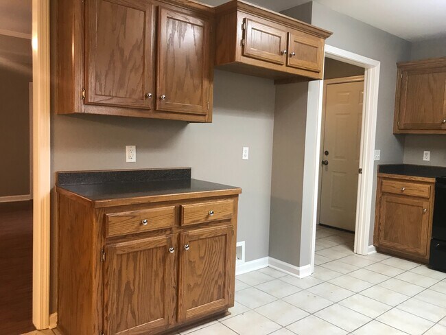 Foto del edificio - 230 Autumnwood Drive