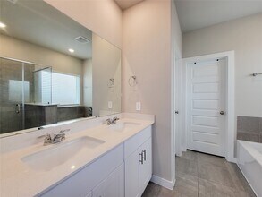 Building Photo - 8401 Hazel River Dr