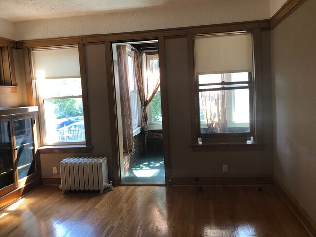 Building Photo - 4448 N Sacramento Ave