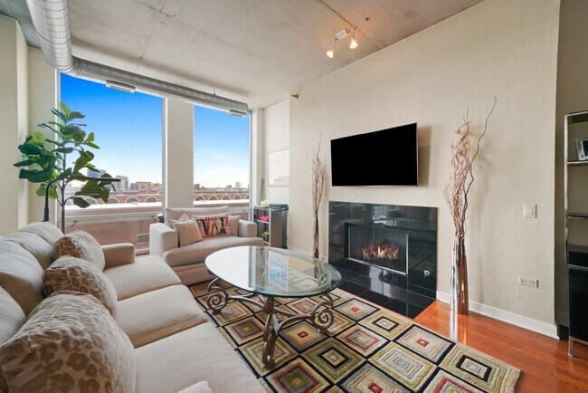 Building Photo - 720 N Larrabee St